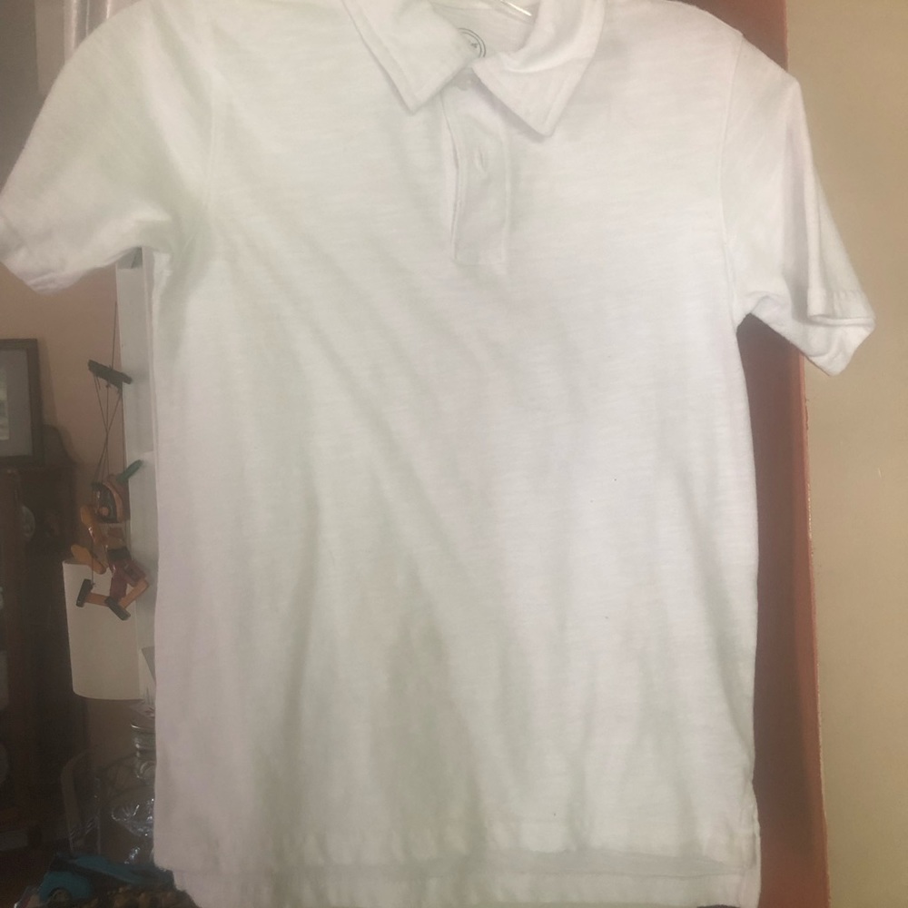 Like new! Boy’s white cotton short sleeve shirt.